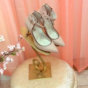 Bucco capensis heels